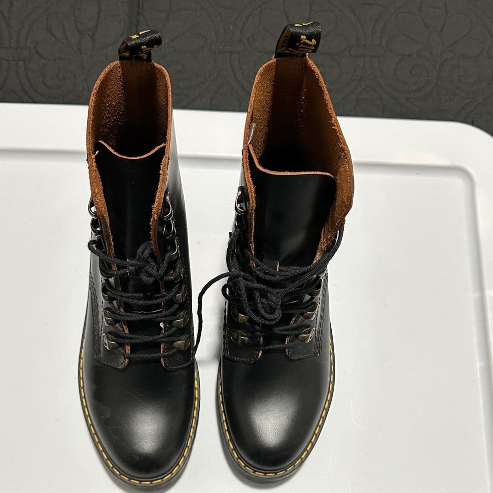 Dr Marten Leona Boots